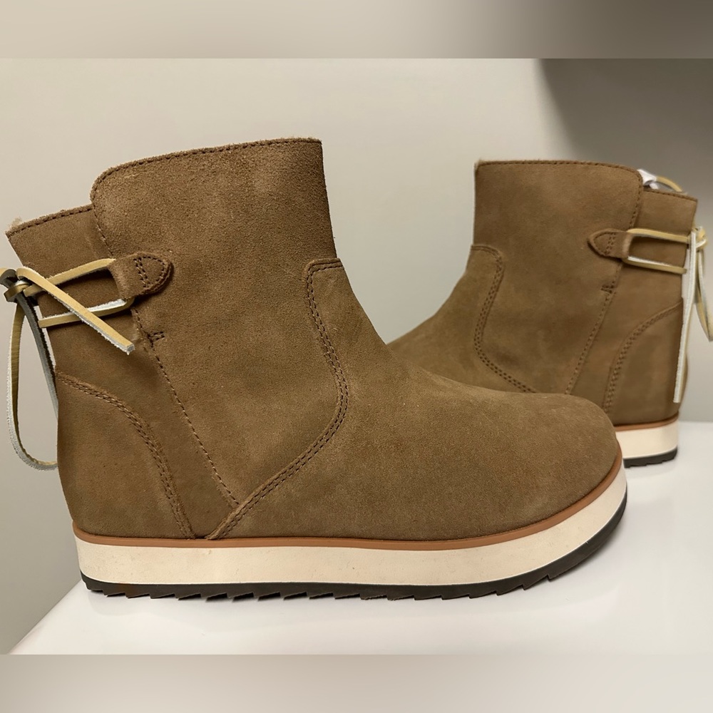 NWOT Merrell Women's Juno Bluff Polar Waterproof Boot size 8.5